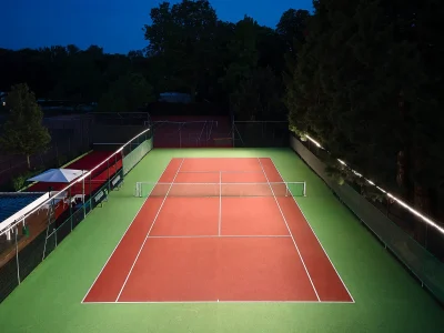 Court de tennis éclairé avec Tweener - Polo de Paris - France